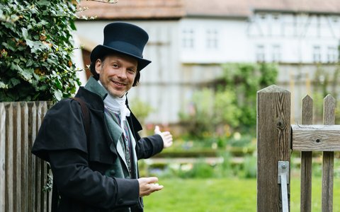Bin dann mal im Garten… Kostüm(ent)führung in die Zeit um 1820